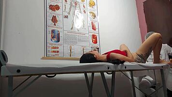 Gynecologist Puts Finger In Ass And Fucks Patient