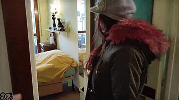 Ποδηλάτης με σώζει στο δάσος για παθιασμένο σεξ