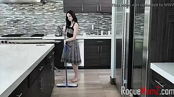 Housekeeper threesome dreams come true! Jenna and Sovereign in bisexual fun!