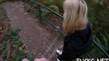 Naive 18+ Teen Gruppe gefickt auf Spycam