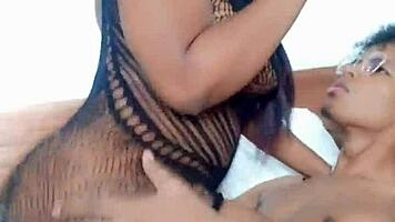 Soy tu hermanastra no te corras detro de mi. brazilian mommy riding big black cock