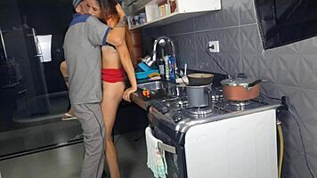 Casada Recebe Encanador Sem Calcinha - Outdoor Interview with Brunette Latina.