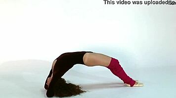 anna ocean, hot gymnast, stretches pussy in gym with small tits 😘🏋️‍♀️