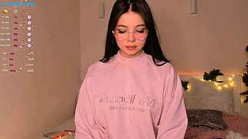 W0wgirls model Liza appears in a cute petite web chat session from December 25, 2022