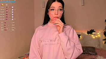 W0wgirls model Liza appears in a cute petite web chat session from December 25, 2022