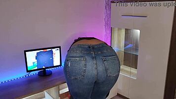 Curvy teen tries on bikini in bath