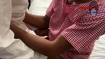 Étudiants africains amateurs sexe maison passionné bombe ébène voluptueuse au lit