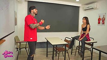 when i get home late, i meet a teacher with a huge cock in the classroom 😏