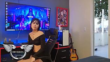 e-girl amiga da minha filha foi jogar em casa perdeu e pra consolar eu enfiei meu pau na sua bucetinha completo no sheer red