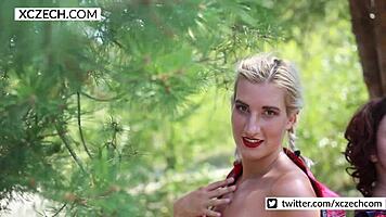 मैं किसान की बेटियों के साथ लेस्बियन मसाज गेम्स के लिए अंड्रेस करती हूं