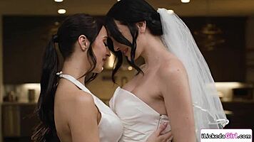 Busty Babe Tribbing With Milf Girlfriend