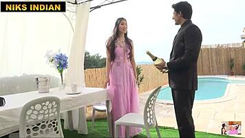 印度男孩狂操中国妹小穴屁眼再干她妈骚逼