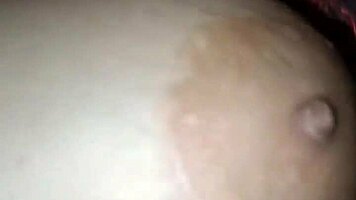 encuentro a mi hermanastra tomando una siesta y la follo bien rico