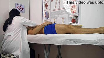 o pau levantou na frente da enfermeira curvy brazilian in hospital uniform