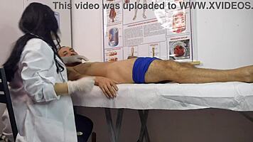 o pau levantou na frente da enfermeira curvy brazilian in hospital uniform