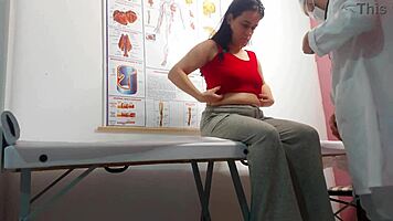 Ginecologista Enfia Dedo No Cu E Fode Paciente