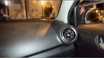 chica caliente por la calle sube al carro de su novio pero se toca sola y lo deja con ganas de cogerme en perú callejero