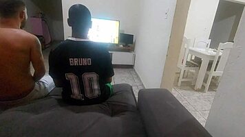 Tive Que Fazer Sexo Com Amigo Do Meu Marido Por Causa De Uma Aposta Mas Fiquei Com Tesão E Acabei Fazendo Dp Com Os Dois