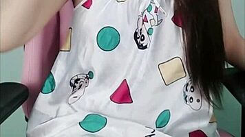 น้องนินิวสาวไทยขี้เงี่ยนชอบเล่นหีตัวเอง ninew