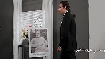 ГИЛФ вдовица среща млад 18+ организатор на погребението на мъжа си