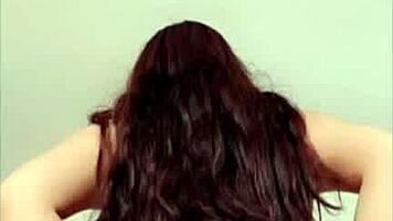 Latina milf flaunts her sexy ass at gym