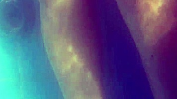 Sexo Arriscado Em Público Com Uma Petite Magra Com Buceta Apertada Na Piscina