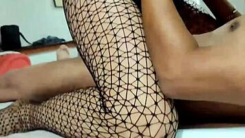 Me Llevo A Mi Prima Al Hotel Para Darle Un Masajje Y Me La Termino Cojiendo 2Da Parte