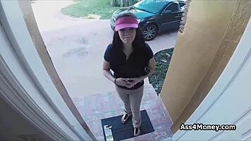 Pizza And Blowjob Delivery For Money!