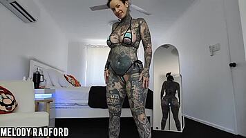 Milf tries on bikini, butt plug lighting up her curves 😏