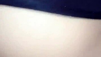 Lo zorra de la vecina esta muy mojada y no trae ropa interior