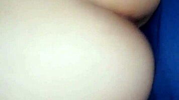 Lo zorra de la vecina esta muy mojada y no trae ropa interior