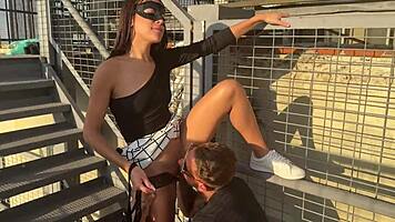 marido faz esposa de corna no trabalho com novinha