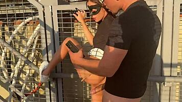 marido faz esposa de corna no trabalho com novinha