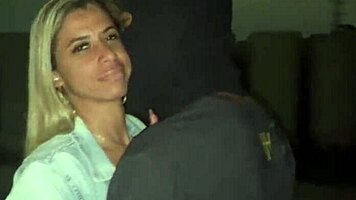 Esposa faz marido gozar tres vezes esfregando sem camisinha com sexo oral em publico