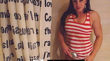 prima safada bathing in wet shower scene