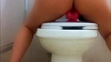 Sexy girl sends dirty video to boyfriend, gets leaked part 1