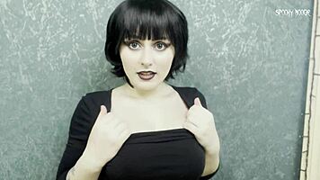 Goth Mavis Seduces You to Fuck