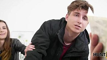 فتاة تشيكية تصبح شرموطة مقابل فلوس الحافلة