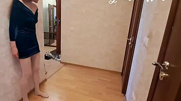 BRUNETTE SKINNY GIRL MASTURBATES INTENSELY IN HER HOMEMADE WORKOUT SESSION