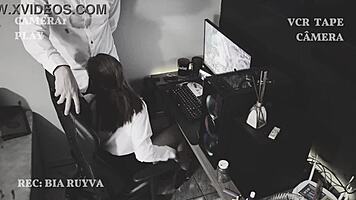 Câmera escondida: meu chefe fez massagem em mim, será que a esposa dele vai descobrir?