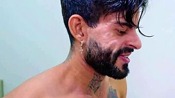 Hisak me arrombou na frente do corno