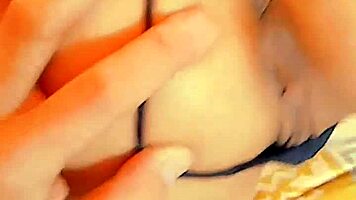 Esta senora de 18 hermosa vagina se pone para que la masturbe