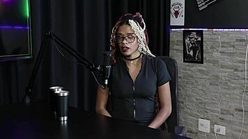 Falou Sobre Mulheres Peludas Recebeu Mensagens Tem Os Ataques Na Internet - Naomi Campos Sheer Red