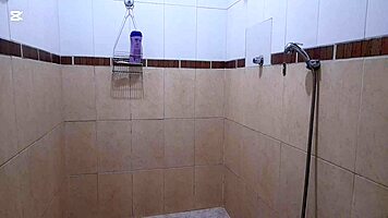 Min kæreste duscher og onanerer med skjult kamera