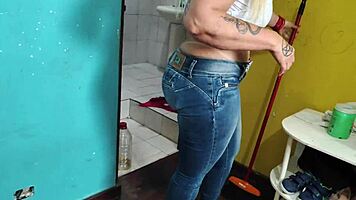 Entiado Empolga Massageando Madrasta Com Bunda Grande Brasileira