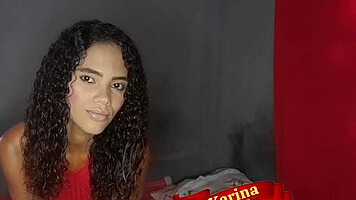 Estava sozinha de bobeira resolvi me divertir com meu golfinho que delicia gozei gostoso