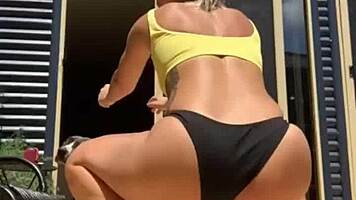 Cute Teen 18+ LOVES TO DANCE AND STRIP FOR STRANGERS ONLINE