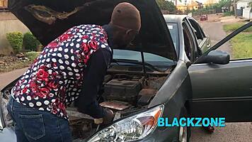 Her Car Spoiled So A Stranger Helped Her