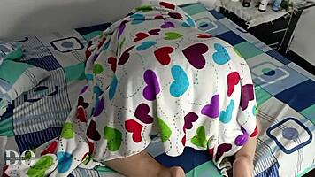 Recibo Una Sorpresa Muy Agradable Un Culito En Cuatro Y Con Un Plug Anal Un Coño Húmedo Y Sabroso Listo Para Que Lo Folle