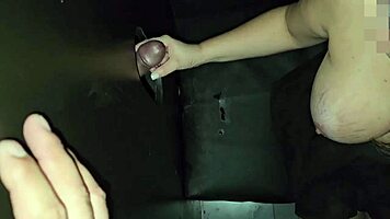 glory hole - safadeza na cabine - transei gostoso com um pau grande do moreno 😈